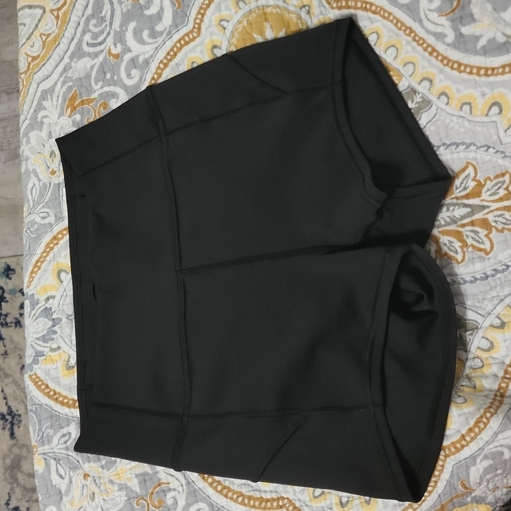 Lululemon size 4